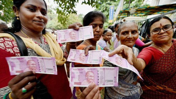 আজ থেকে শুরু ২০০০ টাকার নোট বদল