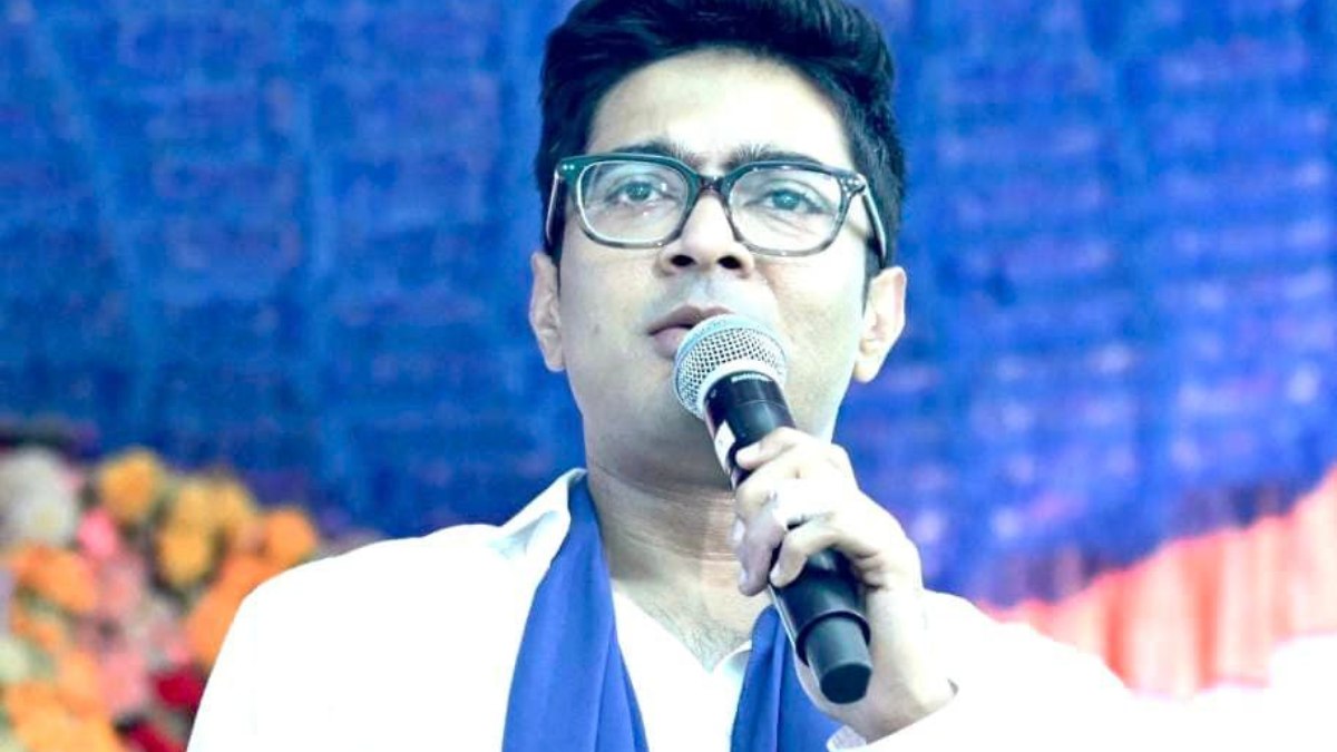 অভিষেকের ‘ফতোয়া’কে বৃদ্ধাঙ্গুষ্ঠ