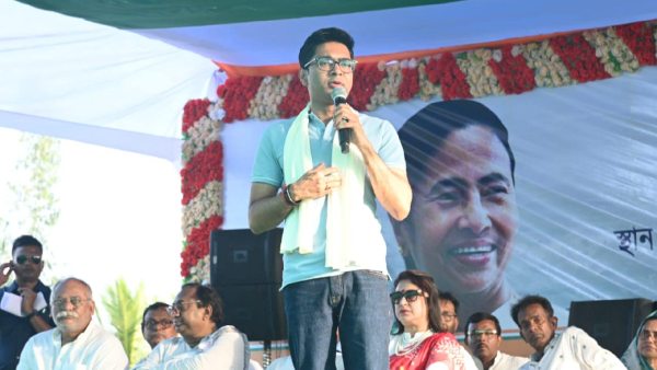 সুকন্যার পাশে দাঁড়িয়ে কেষ্টহীন বীরভূমে প্রশ্ন অভিষেকের 