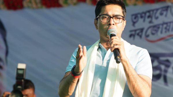 সুকন্যার পাশে দাঁড়িয়ে কেষ্টহীন বীরভূমে প্রশ্ন অভিষেকের 