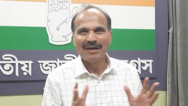 জনাদেশকে পদাঘাত করলেন দিদি আর খোকাবাবু জনাদেশকে পদাঘাত করলেন দিদি আর খোকাবাবু