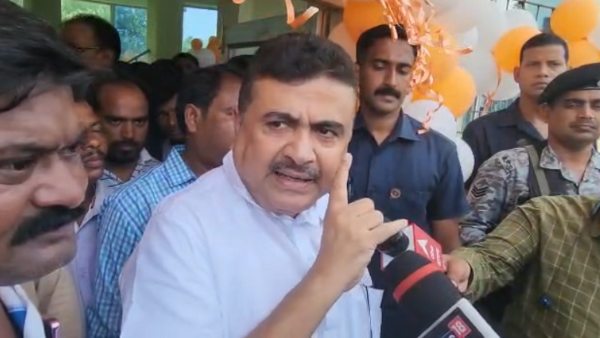 মমতার সঙ্গে নিজের তফাত বোঝালেন শুভেন্দু অধিকারী মমতার সঙ্গে নিজের তফাত বোঝালেন শুভেন্দু অধিকারী