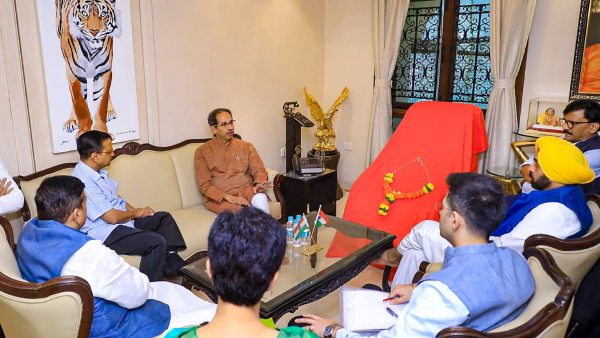 মমতার পর এবার উদ্ধবের সঙ্গে সাক্ষাত কেজরিওয়ালের 