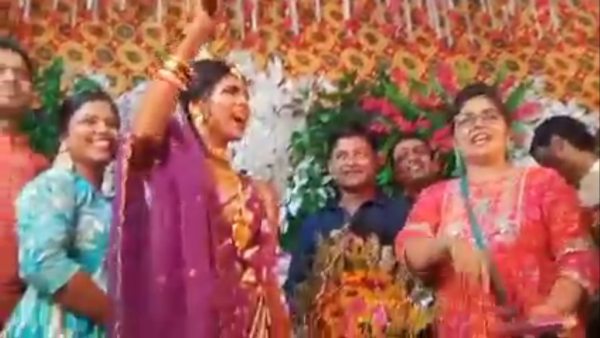 নিয়োগের দাবিতে স্লোগান বিয়ের আসর থেকেও! নিয়োগের দাবিতে স্লোগান বিয়ের আসর থেকেও!