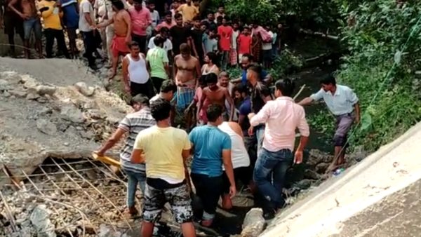 পোস্তা ও মাঝেরহাটের পর হুড়মুড়িয়ে ভেঙে পড়ল তমলুকের সেতু