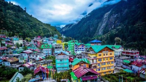  দেখতে পাবেন পাহাড়ী ওঝার বাড়িও