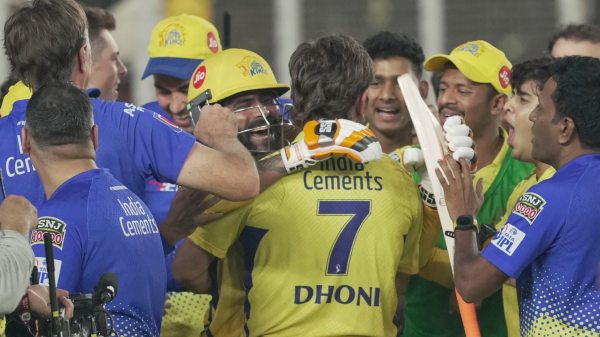 অবসরে নয় ধোনি থাকুন আইপিএলে