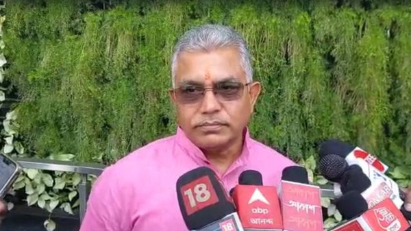 বায়রনের দলবদলকে কটাক্ষ দিলীপের 