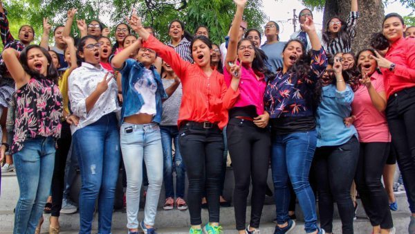 মেধা তালিকায় ১৮ হুগলির, পিছিয়ে পড়ল কলকাতা