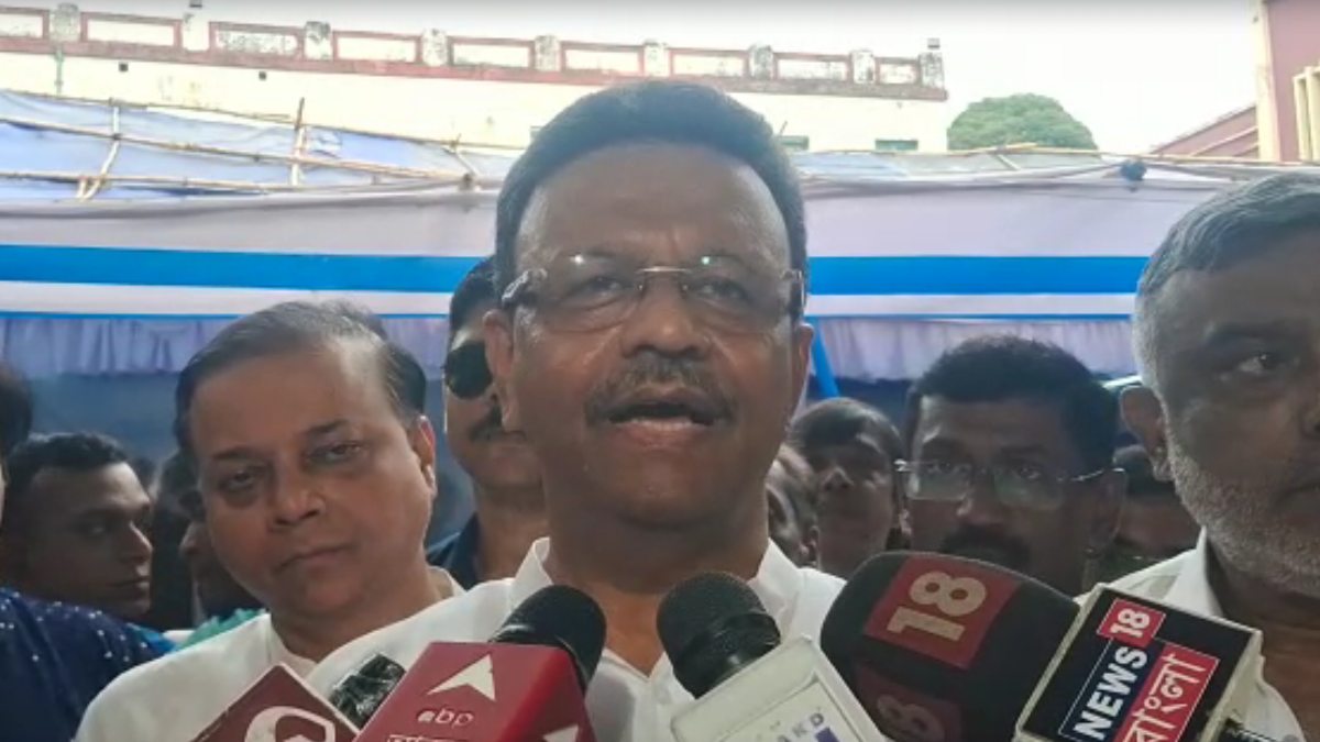 অমিত শাহেকে হুঁশিয়ারি ফিরহাদের অমিত শাহেকে হুঁশিয়ারি ফিরহাদের