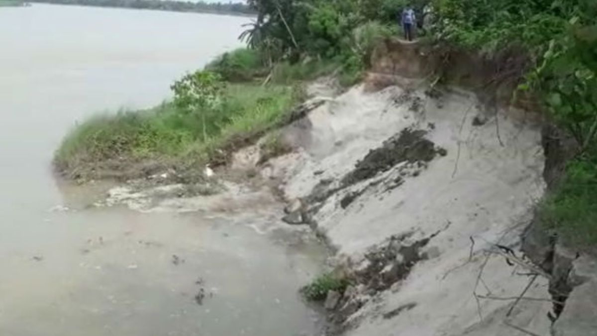 গঙ্গার ভাঙনে ক্ষতিগ্রস্থ এলাকায় আজ মমতা গঙ্গার ভাঙনে ক্ষতিগ্রস্থ এলাকায় আজ মমতা