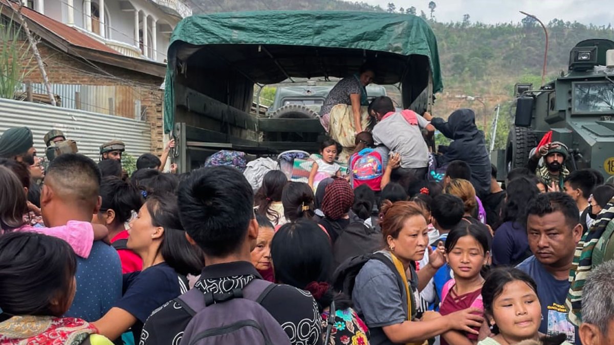 কলকাতায় ফেরার টিকিটের দাম আকাশ ছোঁয়া