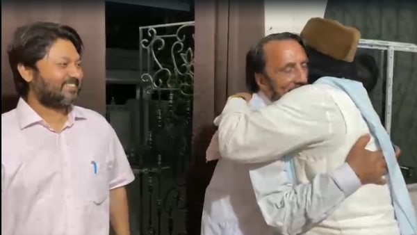 বিদ্রোহী বিধায়কের তকমা ঘোচানোর দাওয়াই