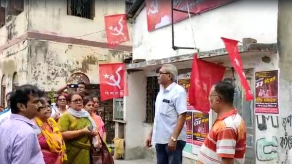 পার্টি অফিস পুনরুদ্ধার ঘিরে কাশীপুরে TMC-এর সঙ্গে সংঘর্ষ! পার্টি অফিস পুনরুদ্ধার ঘিরে কাশীপুরে TMC-এর সঙ্গে সংঘর্ষ!