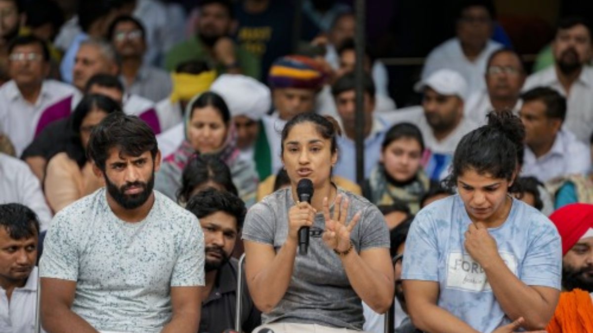 কুস্তিগীরদের প্রেস কনফারেন্স কুস্তিগীরদের প্রেস কনফারেন্স