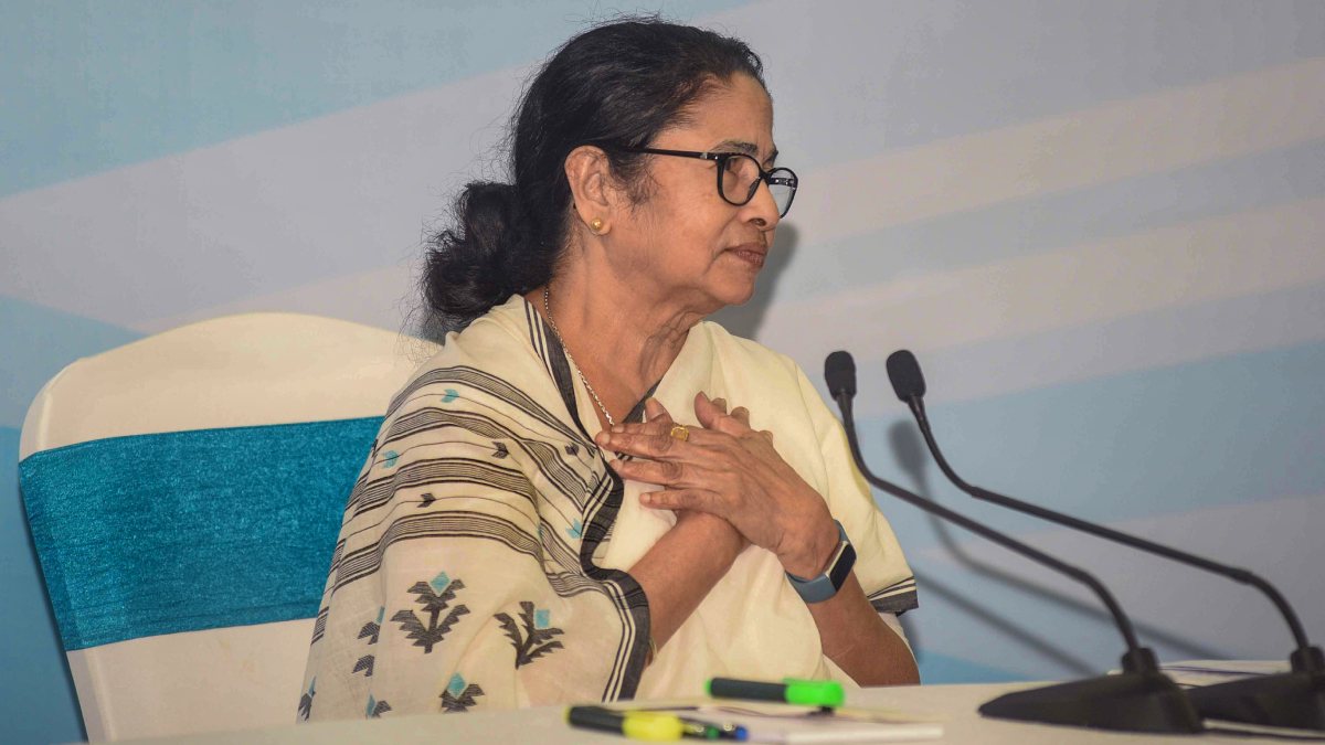এক যুগ পর মমতার টার্গেট বিজেপি এক যুগ পর মমতার টার্গেট বিজেপি