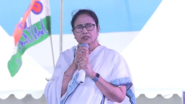 মমতাকে ধান্দাবাজ বললেন অধীর মমতাকে ধান্দাবাজ বললেন অধীর