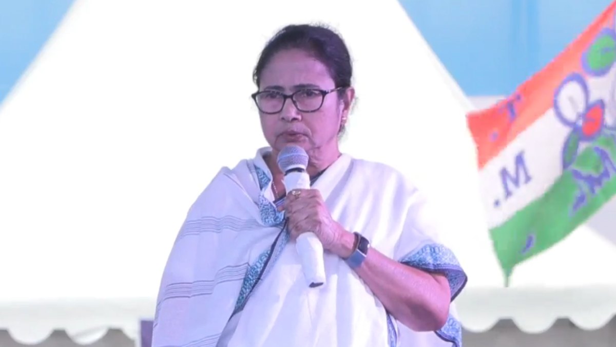 মমতার কাছে মাত্র ৮টি ২০০০ টাকা! নোট বাতিল তোপ বিজেপিকে মমতার কাছে মাত্র ৮টি ২০০০ টাকা! নোট বাতিল তোপ বিজেপিকে