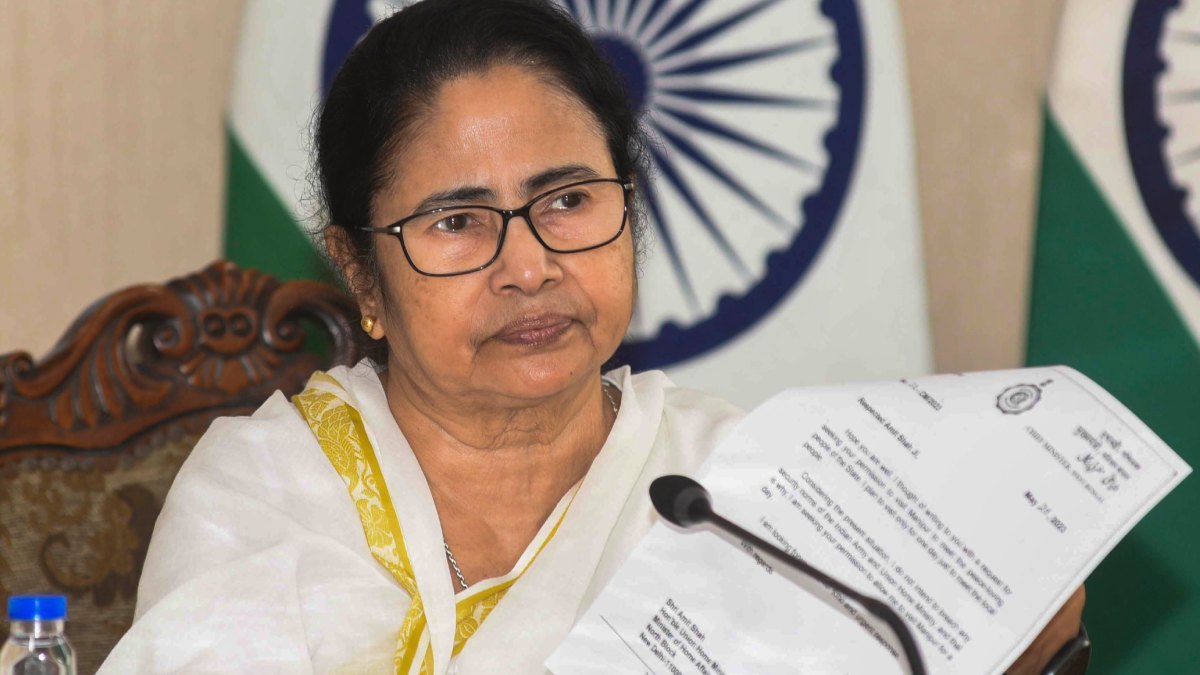 বায়রনের তৃণমূলের যোগের বিষয় কাগজ পড়েই জানলেন মমতা বায়রনের তৃণমূলের যোগের বিষয় কাগজ পড়েই জানলেন মমতা