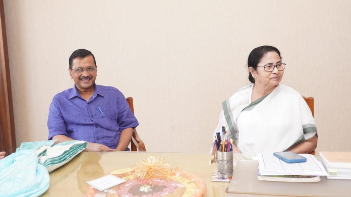 মমতার দুয়ারে কেজরিওয়াল মমতার দুয়ারে কেজরিওয়াল