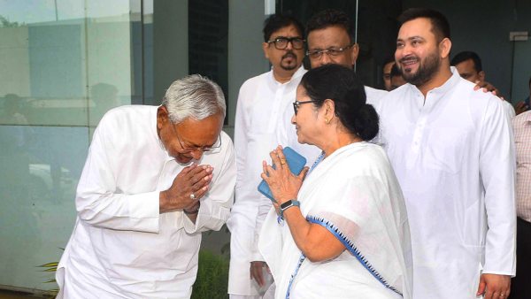  নীতীশের সঙ্গে বৈঠকে মমতার প্রস্তাব ঘিরে জল্পনা