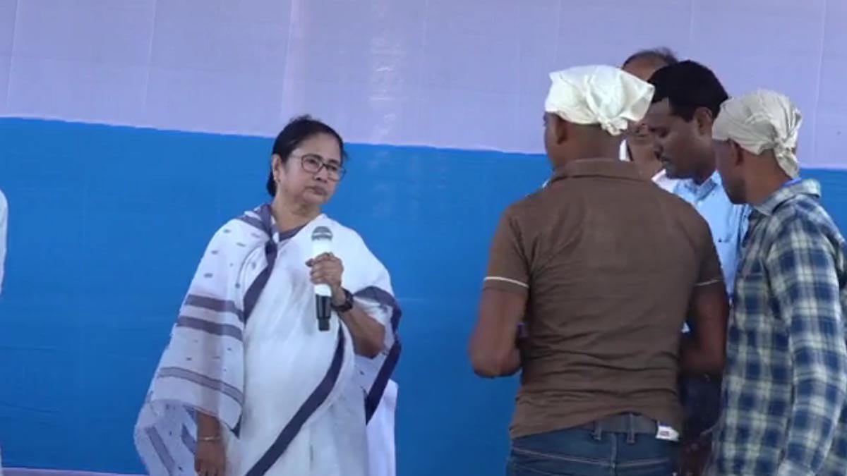 সিপিএমকে সপ্তাহে একবার করে পেটাই দেওয়া উচিত!