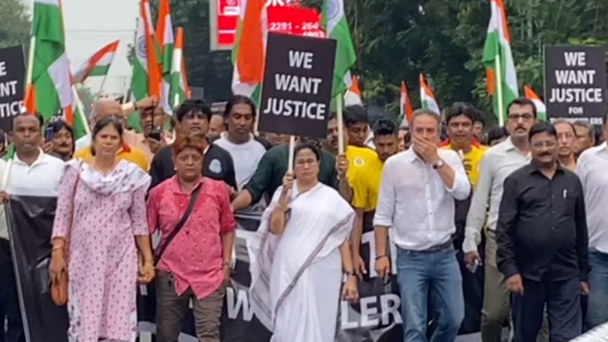 মমতা কুস্তিগীরদের সমর্থনে মিছিল