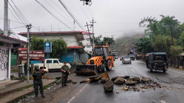 সক্রিয় অমিত শাহ দফায় দফায় শান্তি বৈঠকে 