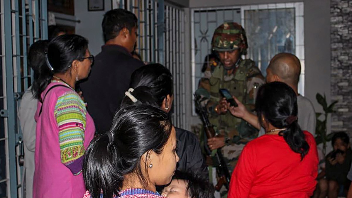 মণিপুর নিয়ে উদ্বিগ্ন সুপ্রিম কোর্ট! মণিপুর নিয়ে উদ্বিগ্ন সুপ্রিম কোর্ট!