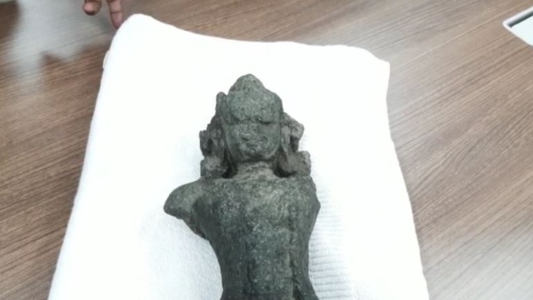 দ্বারকেশ্বর নদ থেকে উদ্ধার হাজার বছরের প্রাচীন মূর্তি দ্বারকেশ্বর নদ থেকে উদ্ধার হাজার বছরের প্রাচীন মূর্তি