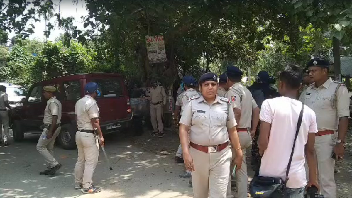 পুলিশের গাড়ির ধাক্কায় কিশোরের মৃত্যু, ধুন্ধুমার ধানতলায় পুলিশের গাড়ির ধাক্কায় কিশোরের মৃত্যু, ধুন্ধুমার ধানতলায়