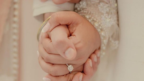 বাগদান সারলেন রাঘব ও পরিণীতি বাগদান সারলেন রাঘব ও পরিণীতি