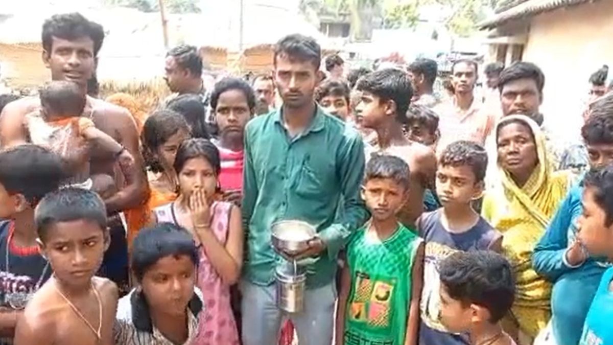 মিড ডে মিলে টিকটিকি মিড ডে মিলে টিকটিকি