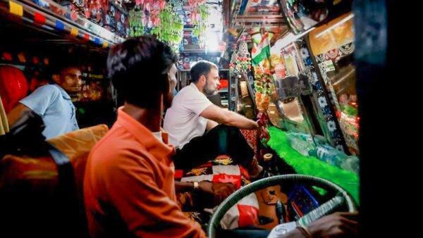 ট্রাকে চড়লেন রাহুল গান্ধী