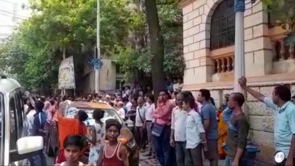 কী এমন ঘটল রাজভবনের সামনে ছুটে গেলেন রাজ্যপাল?