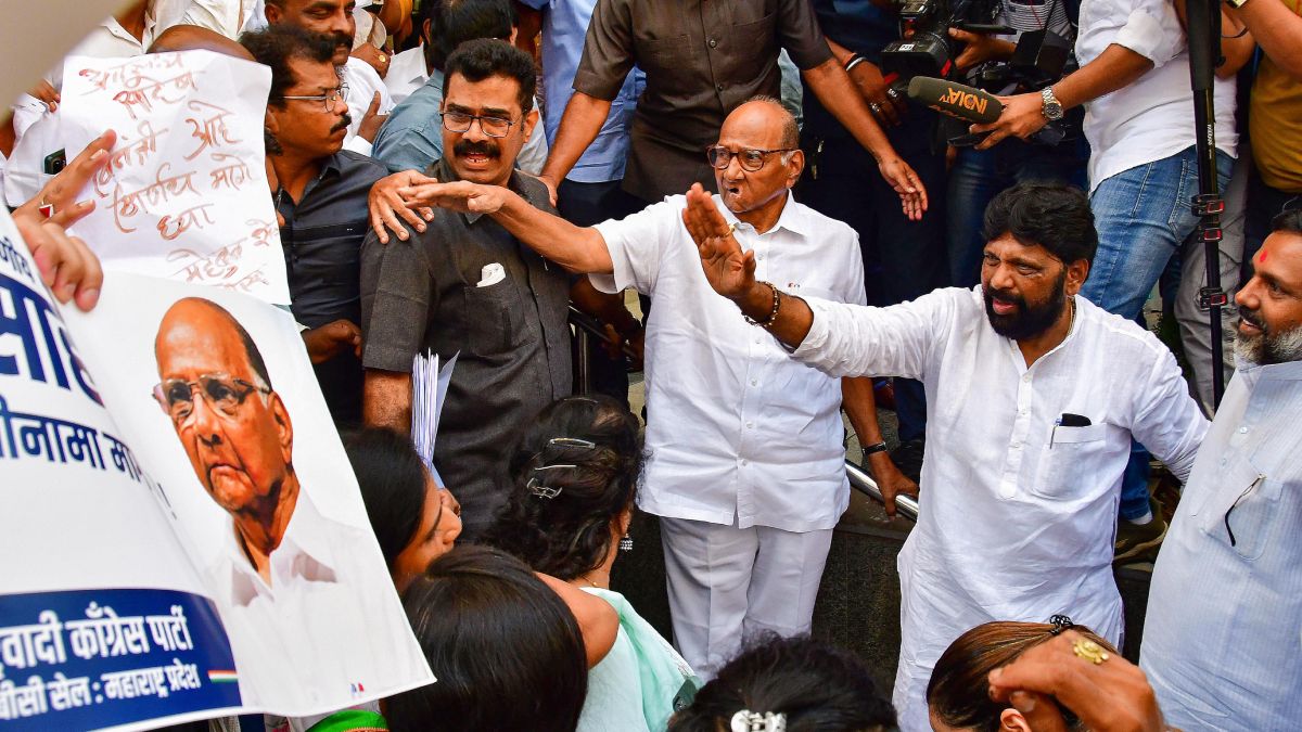 শরদ পাওয়ার ইস্তফা প্রত্যাহার করলেন শরদ পাওয়ার ইস্তফা প্রত্যাহার করলেন