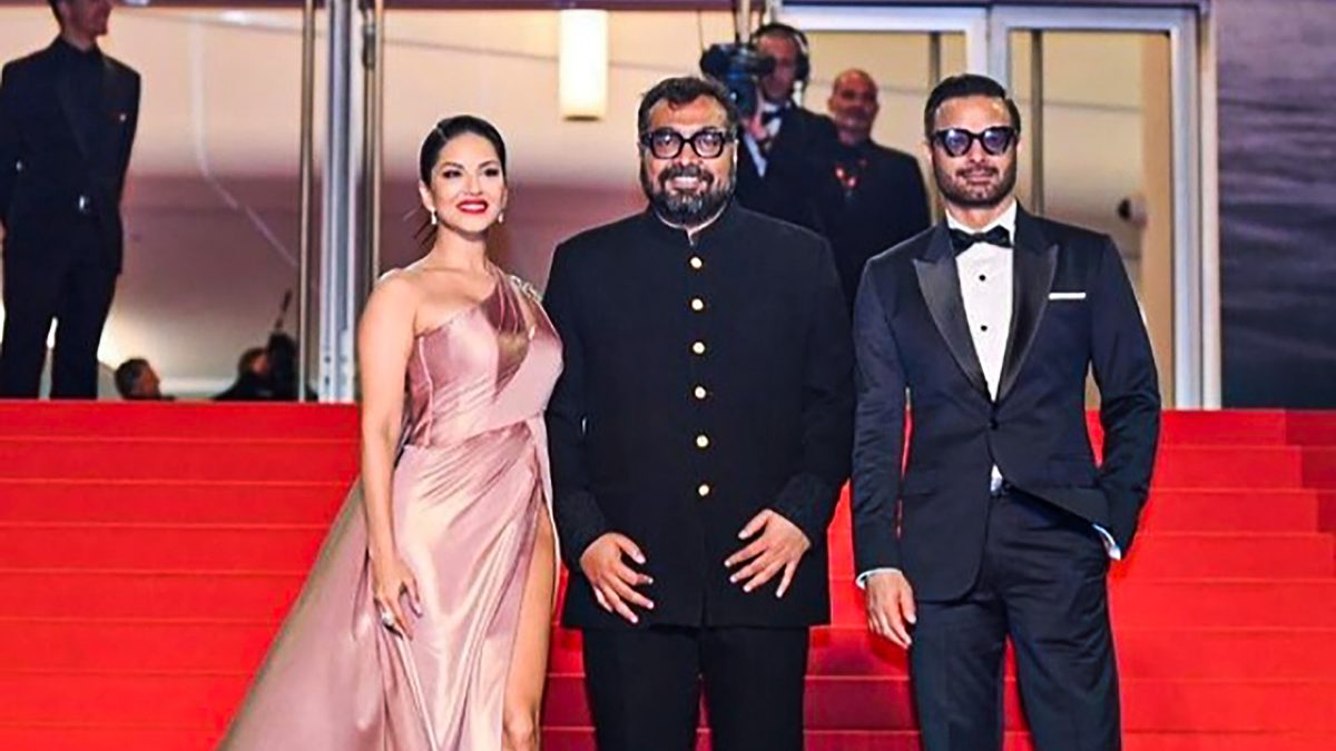 অসাধারণ লুকে কানের লাল গালিচায় হাঁটলেন সানি! 