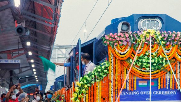 ২০টি ব্রডগেজ লোকোমোটিভ বাংলাদেশকে দিল ভারত!