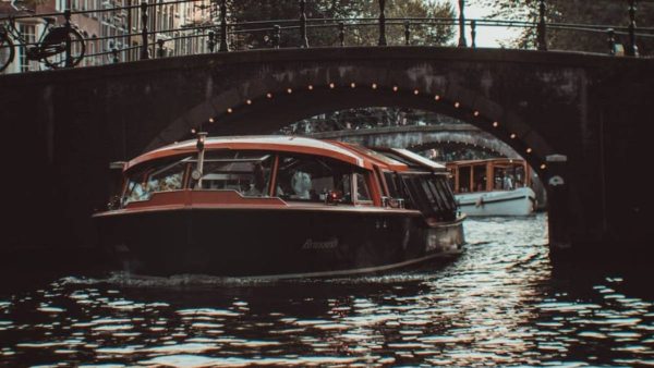 আজব এক গ্রাম, যেখানে কোনো রাস্তা নেই! আজব এক গ্রাম, যেখানে কোনো রাস্তা নেই!