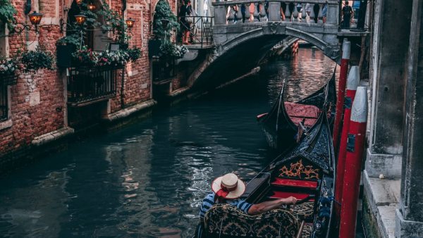 আজব এক গ্রাম, যেখানে কোনো রাস্তা নেই! আজব এক গ্রাম, যেখানে কোনো রাস্তা নেই!