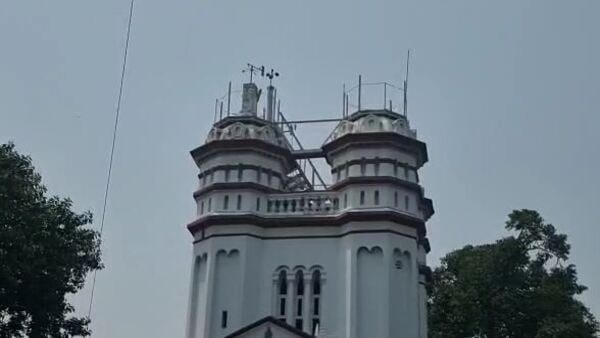 কালবৈশাখীর সতর্কতায় অরেঞ্জ ওয়ার্নিং! একনজরে উত্তর ও দক্ষিণবঙ্গের জেলাগুলির আবহাওয়ার পূর্বাভাস