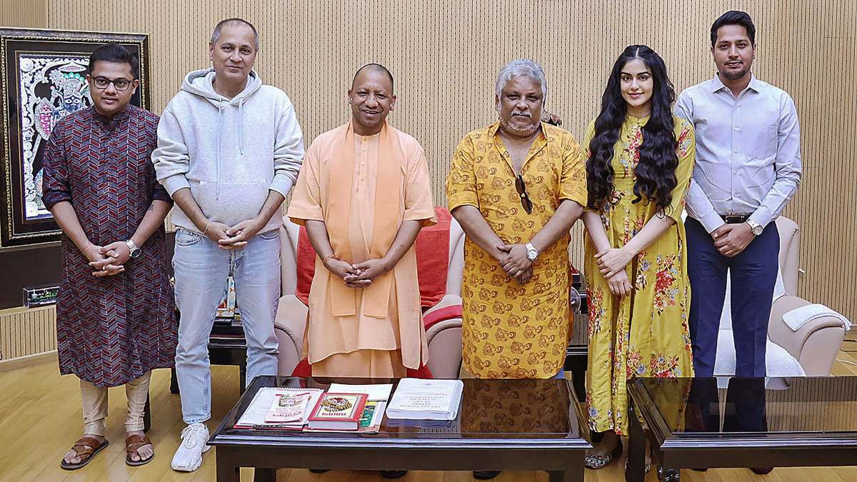 যোগী আদিত্যনাথের সঙ্গে সাক্ষাত দ্য কেরালা স্টোরি টিমের যোগী আদিত্যনাথের সঙ্গে সাক্ষাত দ্য কেরালা স্টোরি টিমের