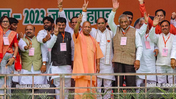 স্থানীয় নির্বাচনে বিপুল জয়ে যোগীকে কৃতিত্ব দিলেন মোদী
