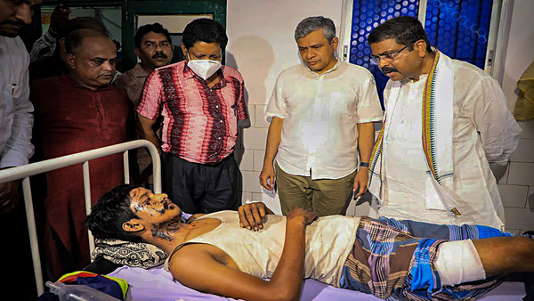 Odisha Train Accident: মৃত ও আহতের পরিবার কীভাবে ক্ষতিপূরণের দাবি করবেন? বিজ্ঞপ্তি অনুসারে রেলের বদ্ধতি Odisha Train Accident: মৃত ও আহতের পরিবার কীভাবে ক্ষতিপূরণের দাবি করবেন? বিজ্ঞপ্তি অনুসারে রেলের বদ্ধতি