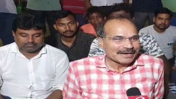 ধর্নায় অধীর ধর্নায় অধীর