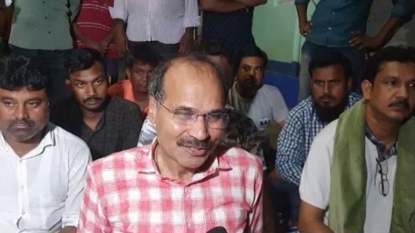 ধর্নায় অধীর ধর্নায় অধীর