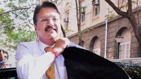Ajay Piramal Net Worth: পরিবারে একাধিক ঝড় এসেছে Ajay Piramal Net Worth: পরিবারে একাধিক ঝড় এসেছে