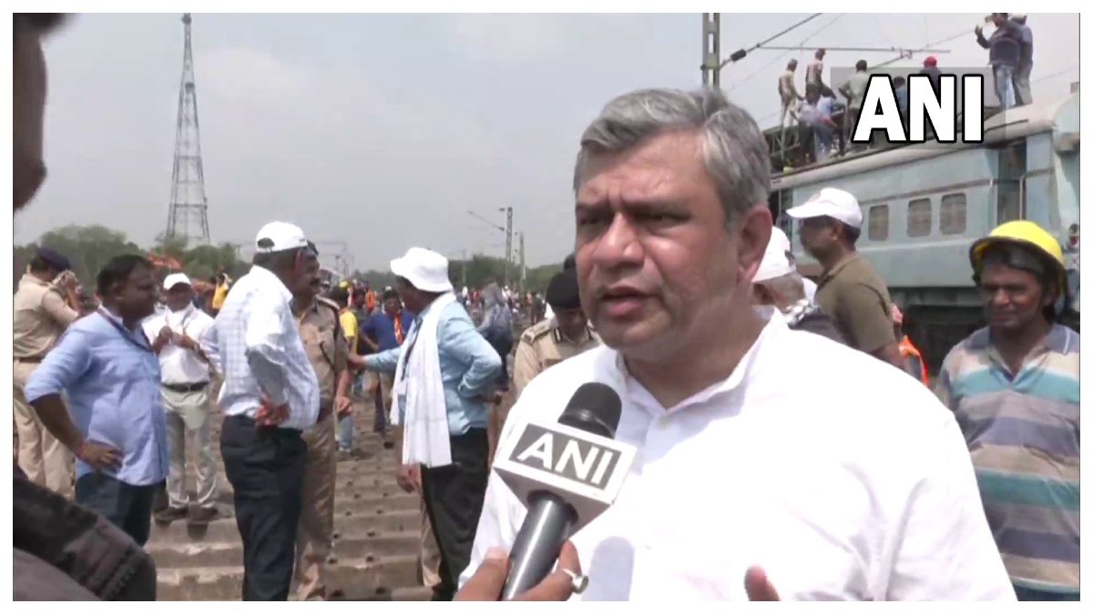 দুর্ঘটনার মূল কারণ জানালেন রেলমন্ত্রী