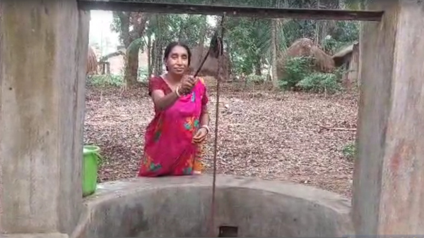 সংসারের যাবতীয় কাজ একসাথে সামলে ভোটের ময়দানে অবতীর্ণ দুই জা।