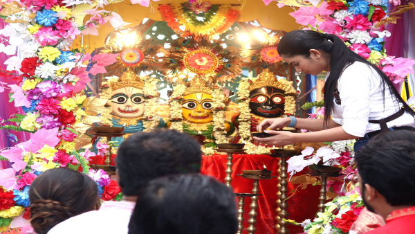 পিছিয়ে পড়ল জগদ্ধাত্রী